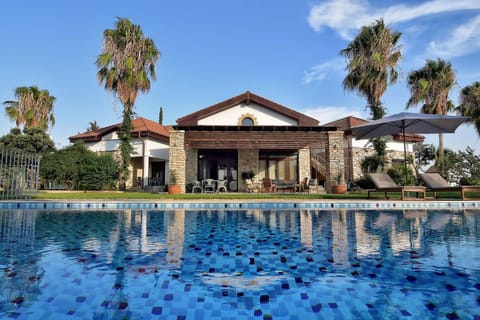 Incredible Large Villa In Paphos sleeps 14 Children Pool, Jacuzzi, Huge Garden Villa in Poli Crysochous