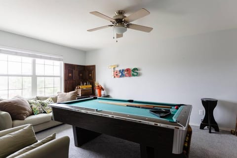 Amazing House with Pool, Arcade, Hot Tub and More - Accomodates 16 guests House in Pflugerville