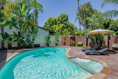 Patio, Communal lounge/ TV room, Spring, Day, Garden, Evening entertainment, Garden view, Pool view, Swimming pool, sunbed