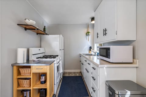 Kitchen or kitchenette, oven, stove