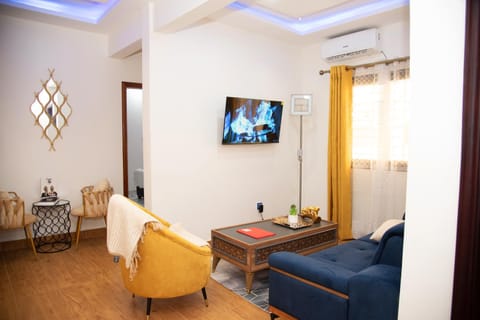 Communal lounge/ TV room, Living room, Seating area, internet, air conditioner