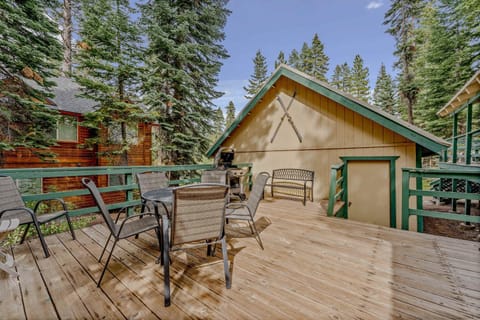 Near Northstar Wooded Retreat with Deck & Loft House in Tahoe Vista