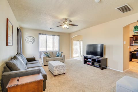 Family-Friendly Home with Mtn View in Albuquerque! Haus in Rio Rancho