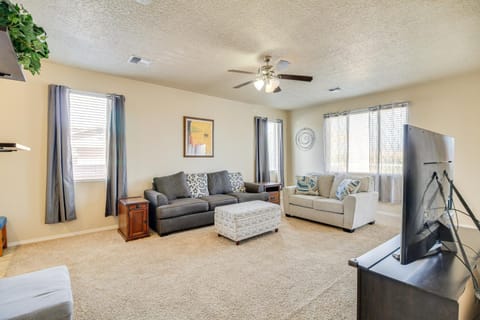 Family-Friendly Home with Mtn View in Albuquerque! Haus in Rio Rancho