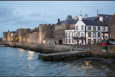 Anglesey Arms Hotel in Caernarfon