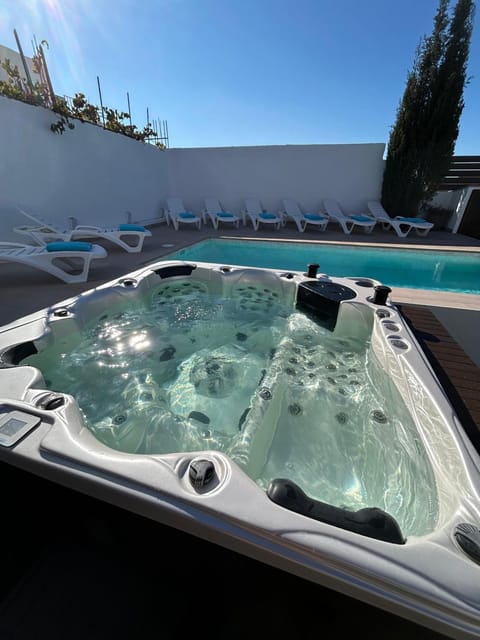 Hot Tub, Swimming pool, sunbed