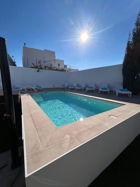 Swimming pool, sunbed