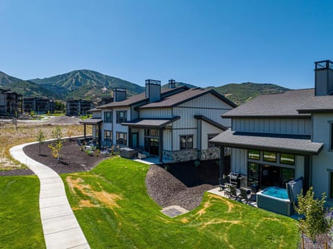 Deer Valley East Village - One and A Half Miles to Ski and Half A Mile to Jordanelle Reservoir! House in Heber City