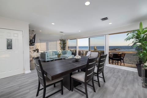 Spacious 5BR Beach Home with Ocean Views House in Balboa Peninsula