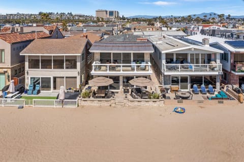 Spacious 5BR Beach Home with Ocean Views House in Balboa Peninsula