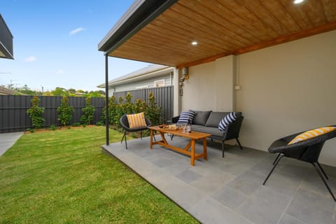 Elegant Escape on Thompson Apartment in Wodonga