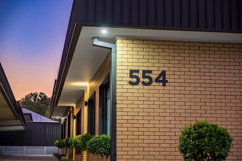 Elegant Escape on Thompson Apartment in Wodonga