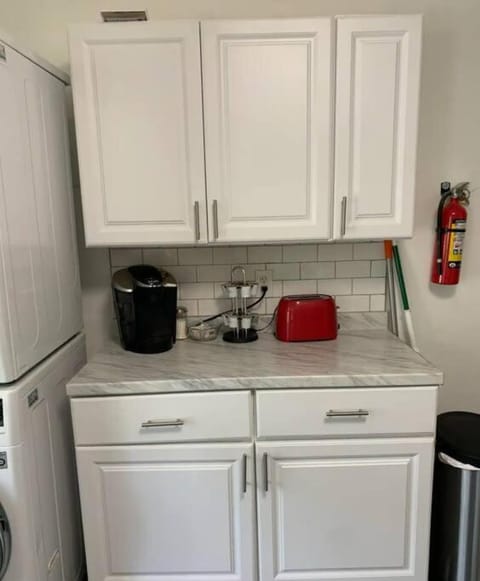 NEWLY Renovated STUDIO 1bed1bath Apartment in East Point