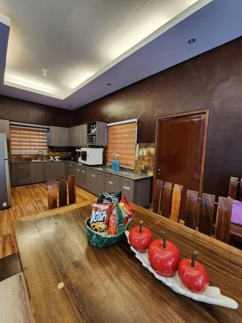 Kitchen or kitchenette, Food and drinks, Food