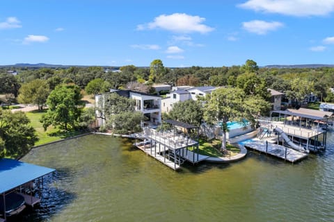 The Live Oaks at Highland Haven with Concierge Services House in Granite Shoals