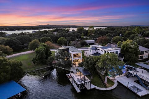 The Live Oaks at Highland Haven with Concierge Services House in Granite Shoals