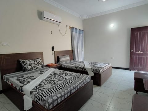 Bed, Photo of the whole room, Bedroom, air conditioner