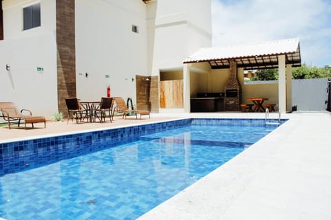 Shower, Property building, Patio, Day, BBQ facilities, Dining area, Pool view, Swimming pool, Entertainment, sunbed