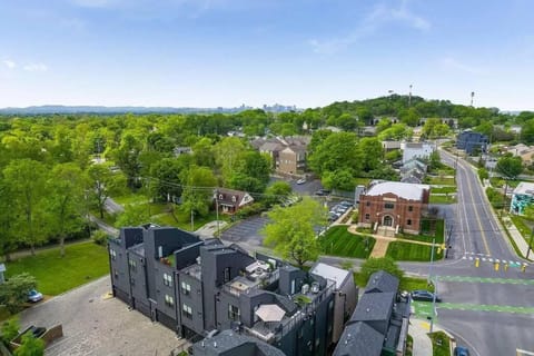 10 Min Drive Downtown, Roof Deck, Pet Friendly House in East Nashville