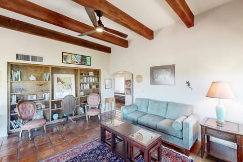 Sunlit Sanctuary House in Catalina Foothills