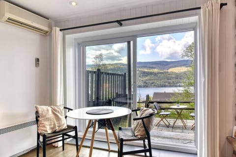 Hotel du Lac Tremblant Cozy Lake View Loft Apartment in Mont-Tremblant