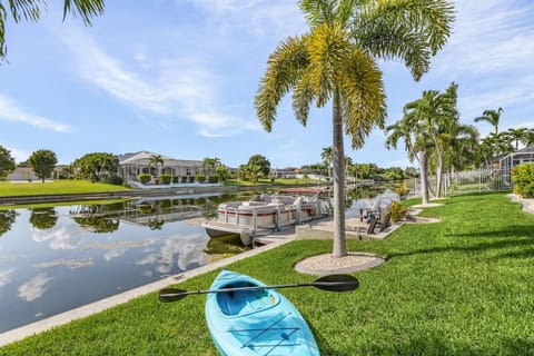 Perfect Sunsets, Kayak, Bikes, Game Room, Heated Pool and Spa - Villa Adele- Roelens House in Cape Coral