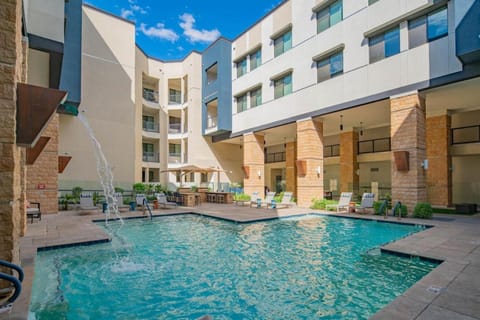 Serene 1BR Kierland Commons, TPC Golf, Pool, Gym, W-D Apartment in Scottsdale