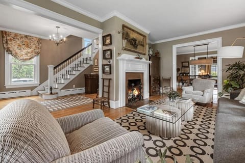 Luxurious Hidden Gem House in Manchester Center