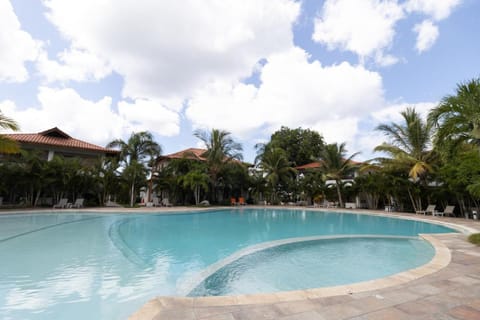 Coastal Luxury 2-Bed w Pool Access in Bayahibe Apartment in Los Melones