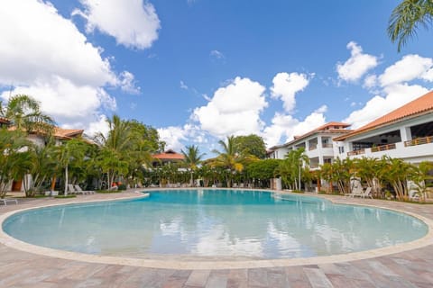 Coastal Luxury 2-Bed w Pool Access in Bayahibe Apartment in Los Melones