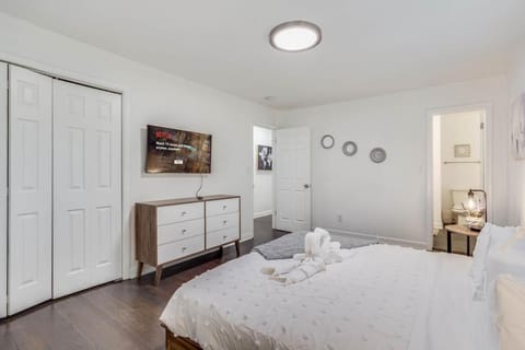 Spacious Decatur Home Sleeps 12 Work-Ready Maison in Belvedere Park