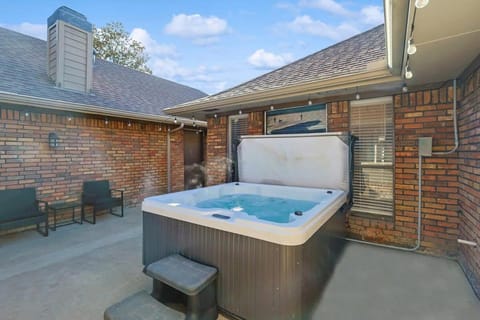 Amazing Big Home - Cinema Room Pool and Jacuzzi House in Plano