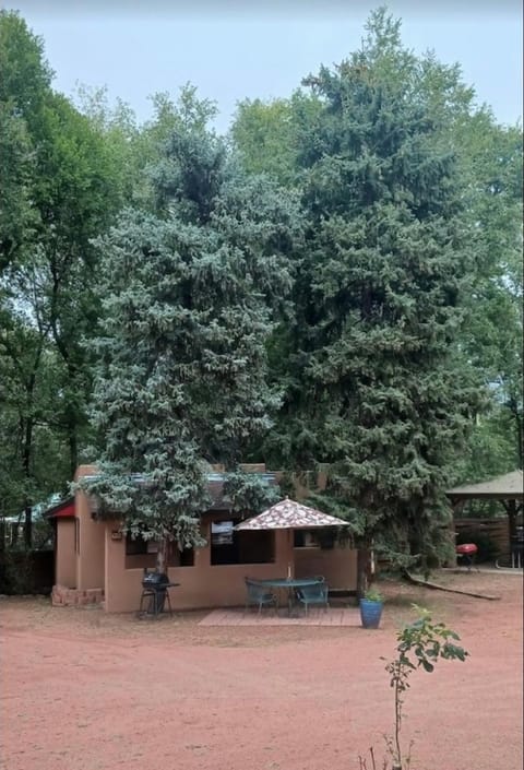 Town-N-Country Cottages Natur-Lodge in Manitou Springs