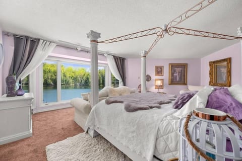 Bedroom, Lake view