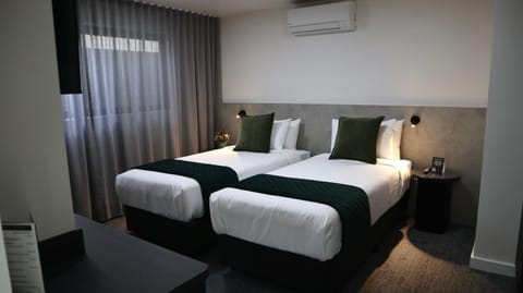 Bed, Photo of the whole room, Bedroom, air conditioner