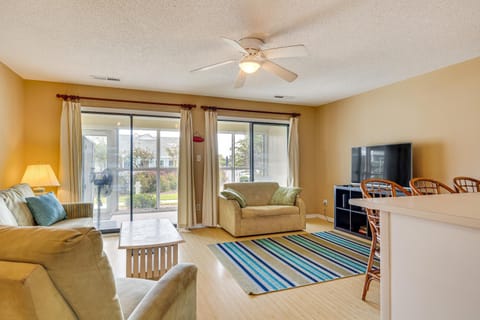 Emerald Isle Condo Near Beach with Screened Porch! Apartment in Emerald Isle