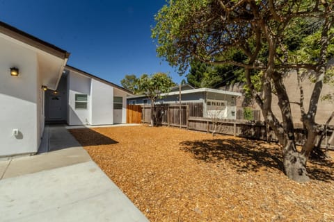 Property building, Facade/entrance, Day