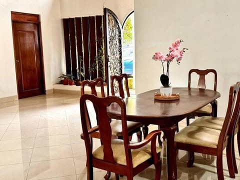 Spacious beautiful home near Everything! House in Managua