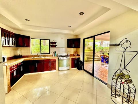 Spacious beautiful home near Everything! House in Managua