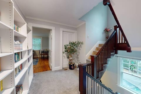 Renovated, Victorian, Inunit Laundry, Kitchenette Apartamento in Newton