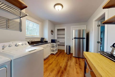 Renovated, Victorian, Inunit Laundry, Kitchenette Apartamento in Newton