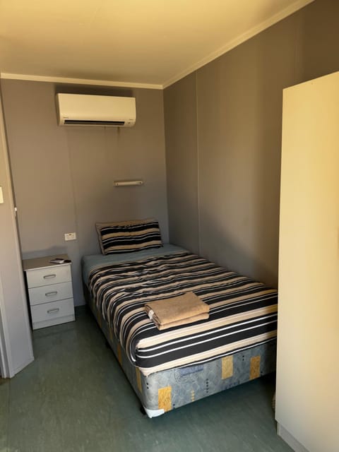 Bed, Photo of the whole room, Bedroom, air conditioner