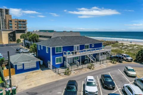 Property building, Bird's eye view, Sea view, Parking