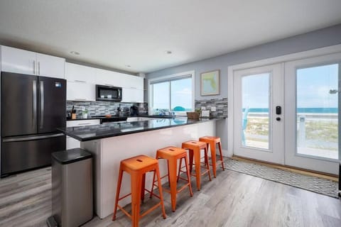 Kitchen or kitchenette, Dining area, Sea view, stove