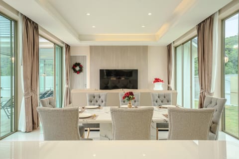 TV and multimedia, Living room, Seating area, Dining area