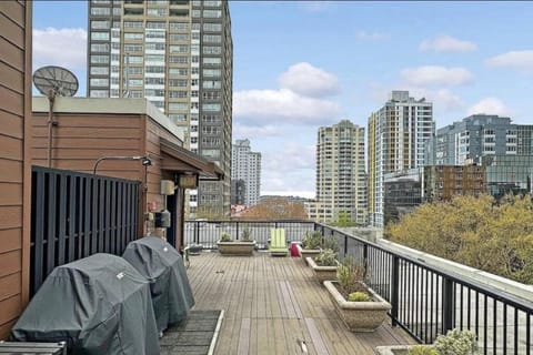 Affordable Belltown Condo Near Space Needle & Downtown Apartment in Belltown