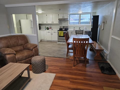 Dining area, kitchen