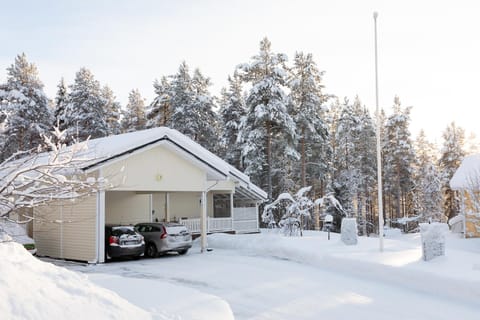 Property building, Natural landscape, Winter, Parking