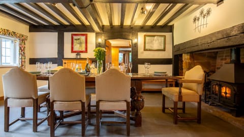 Decorative detail, Dining area, fireplace