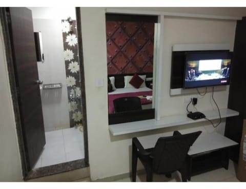 Bed, TV and multimedia, Kitchen or kitchenette, Photo of the whole room, Dining area, Bedroom, Guests, hair dresser